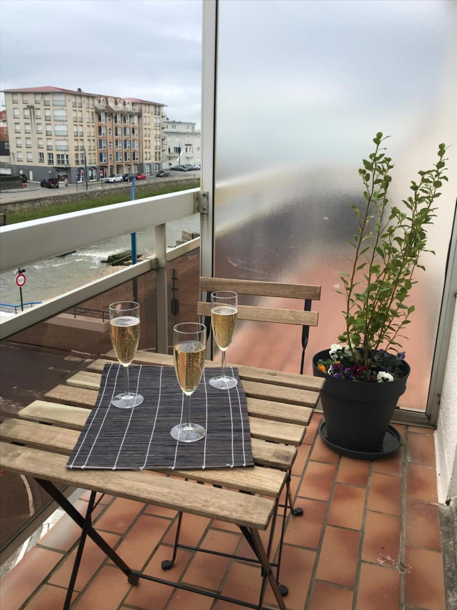 Une Jolie Vue - Appt 2 Pieces Vue Mer Balcon Sud Wimereux Kültér fotó